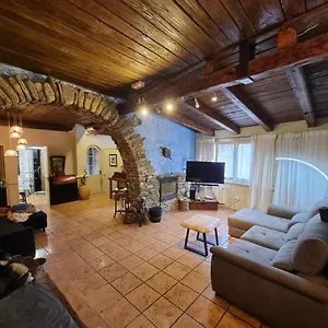 Bajos Con Encanto En Apartamento Rialp